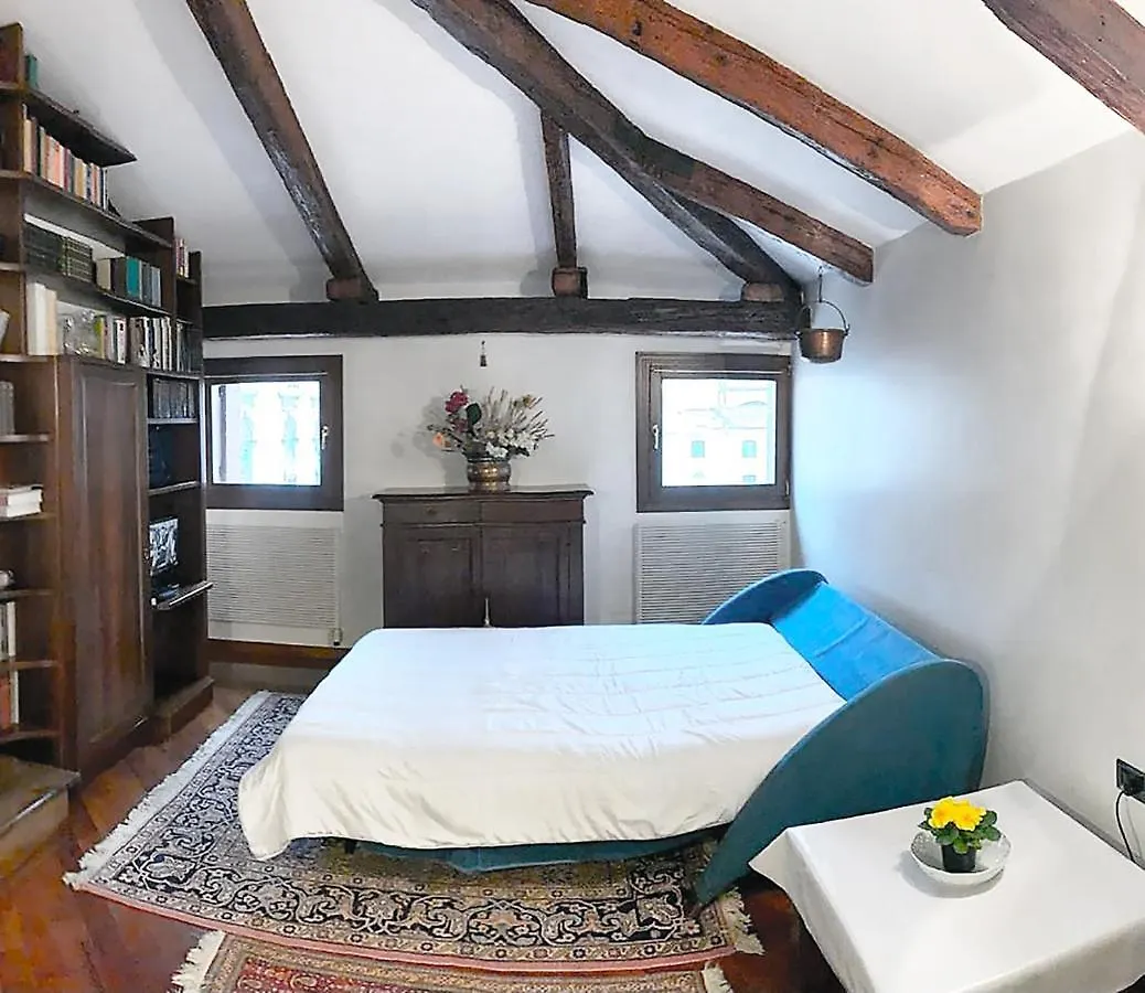 Central Luxury Open Space Venice Apartment